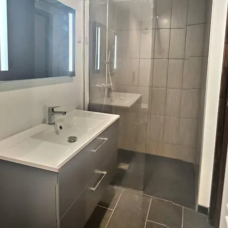 Magnifique, T2 Bis Spacieux & Calme, Neuf, Parking Apartment Gerde