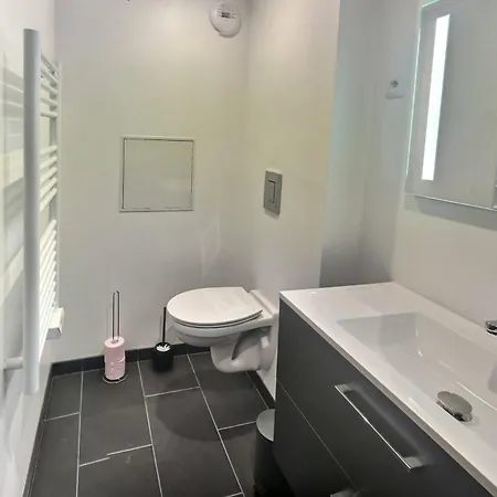 Magnifique, T2 Bis Spacieux & Calme, Neuf, Parking Apartment *