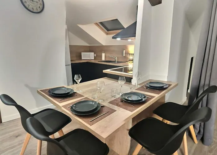 Magnifique, T2 Bis Spacieux & Calme, Neuf, Parking Appartamento *