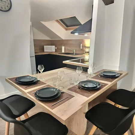 Magnifique, T2 Bis Spacieux & Calme, Neuf, Parking Apartamento *
